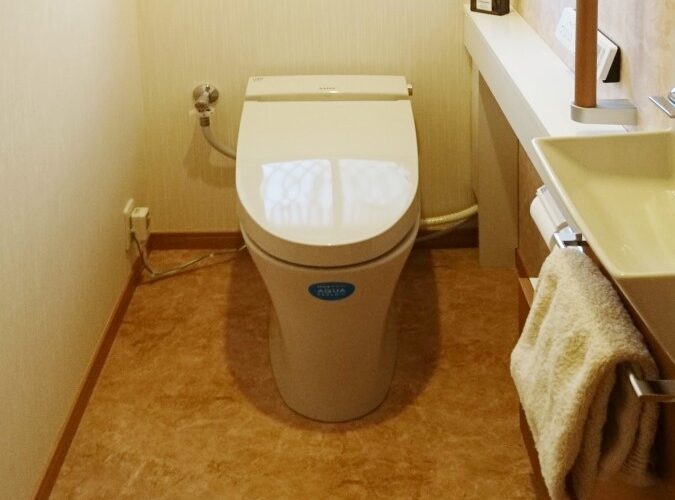 トイレの交換工事で奥行きが110mmプラス　滋賀県守山市