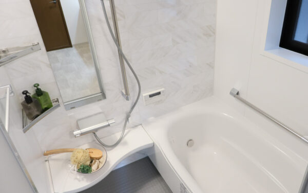 寒さが気になる浴室をあたたかく、洗面所をやさしい雰囲気にリフォーム｜大津市